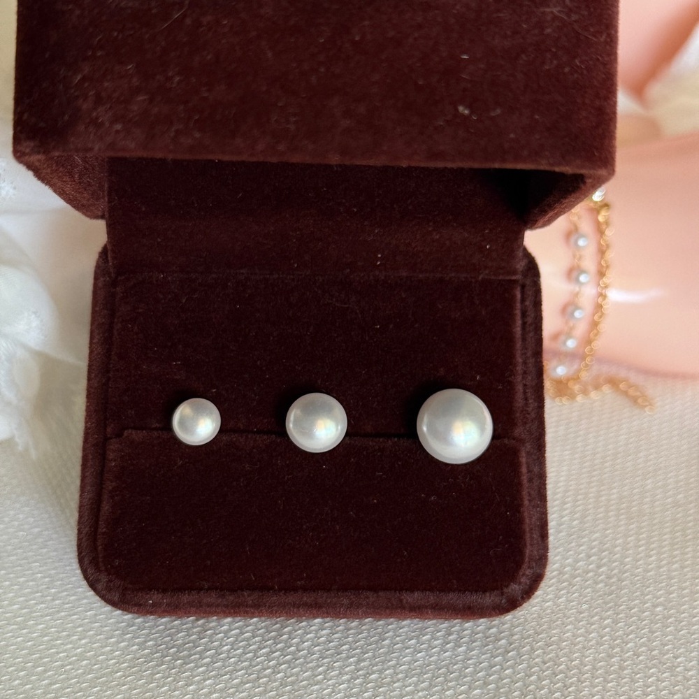 Classic Pearl Stud Earrings ✨ - Picture 7 of 10